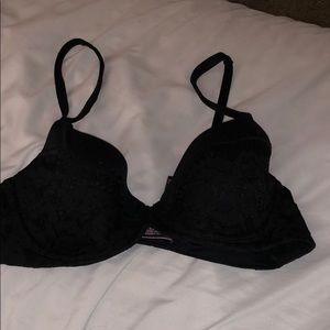 ON HOLD BLACK VS BRA
